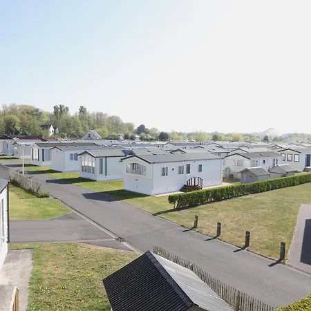 Cozy Caravan On Small Near Woods & Sea Parque de Campismo *